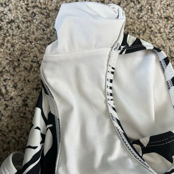 Lands End One Piece Floral Swimsuit Size Small UPF 50 Black White Beach Vacation - Picture 7 of 8